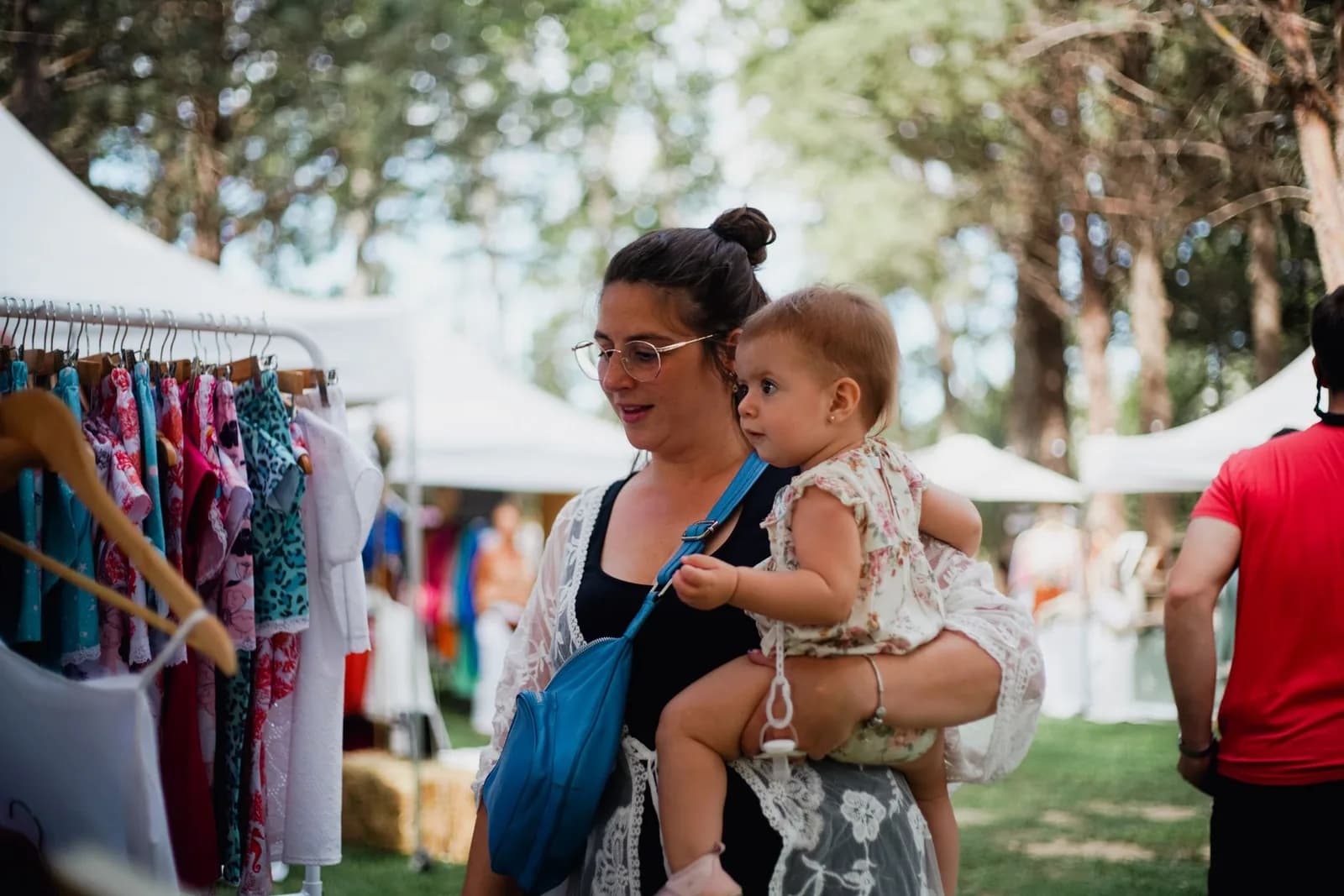 Combien vendre des vêtements de bébé en vide-grenier ?
