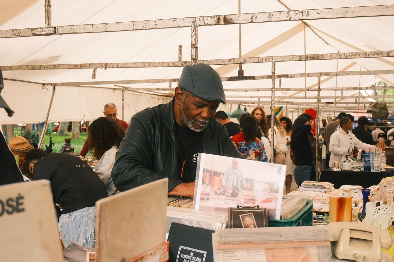 Comment organiser un vide-grenier associatif sans stress