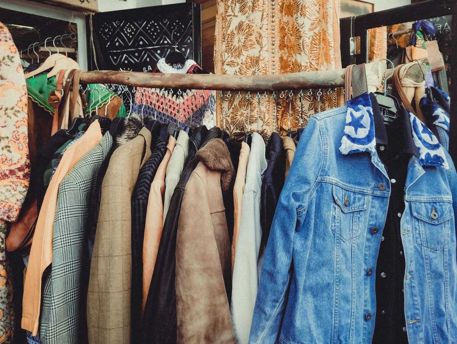 Comment vendre ses vêtements en brocante sans brader